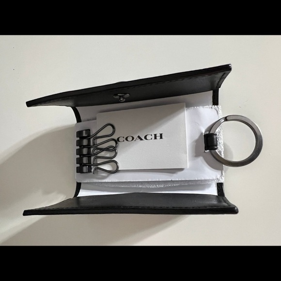 NWT Coach Retail Four Ring Key Case Black Leathere - Picture 7 of 10